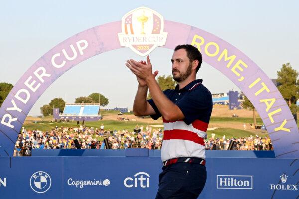  Patrick Cantlay of Team United States acknowledges the crowd on the first hole following the Sunday singles matches of the 2023 Ryder Cup at Marco Simone Golf Club in Rome on Oct. 1, 2023. (Ross Kinnaird/Getty Images)