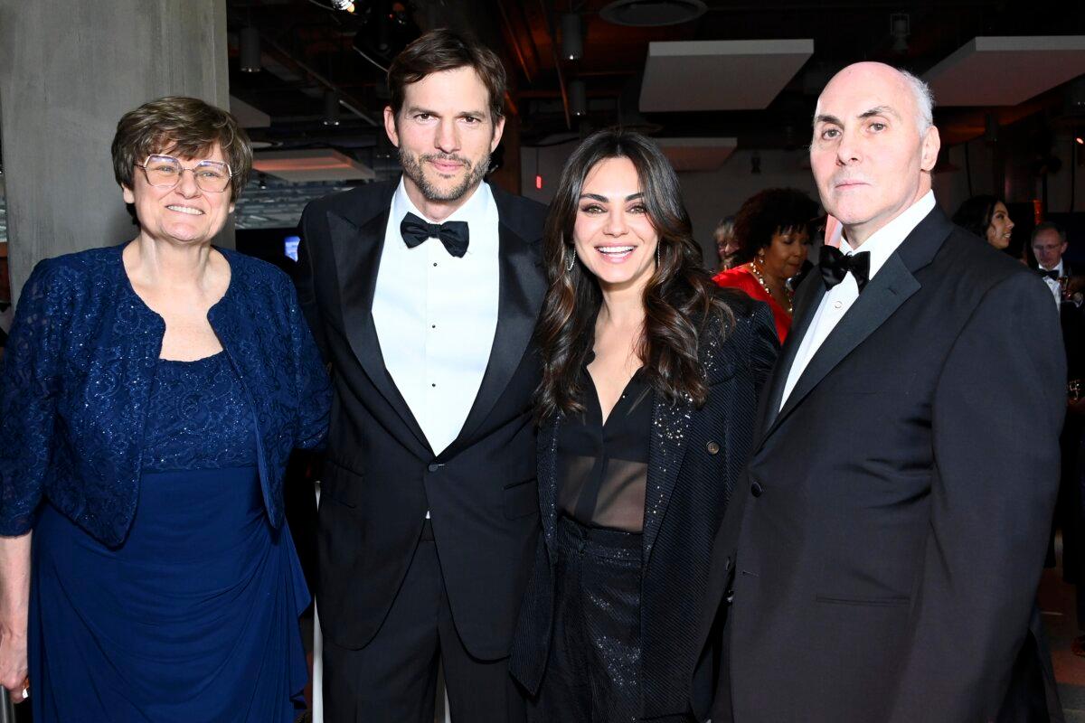  (L–R) Katalin Kariko, Ashton Kutcher, Mila Kunis, and Dr. Drew Weissman attend a ceremony in Los Angeles on April 15, 2023. (Araya Doheny/Getty Images for Breakthrough Prize)