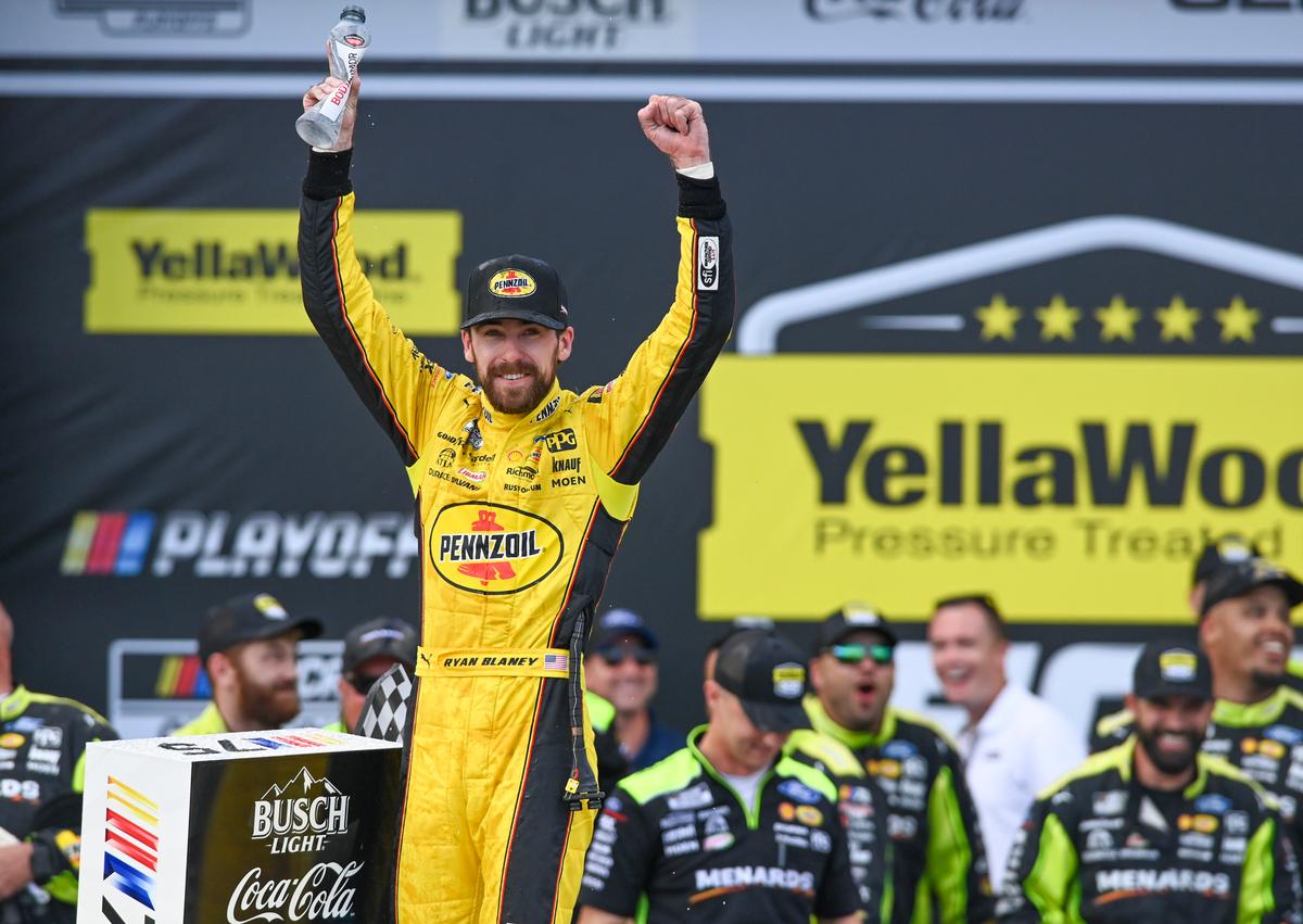 Ryan Blaney Edges out Harvick to Win at Talladega