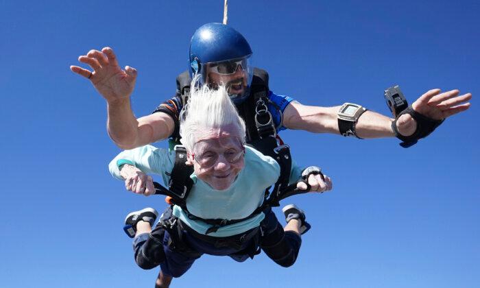 104-Year-Old Chicago Woman Skydives From Plane; Shooting for Record