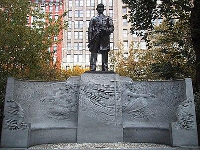 Monument of Adm. David Glasgow Farragut, 1880, by Augustus Saint-Gaudens. Madison Square Park, New York City. (CC BY 2.5)