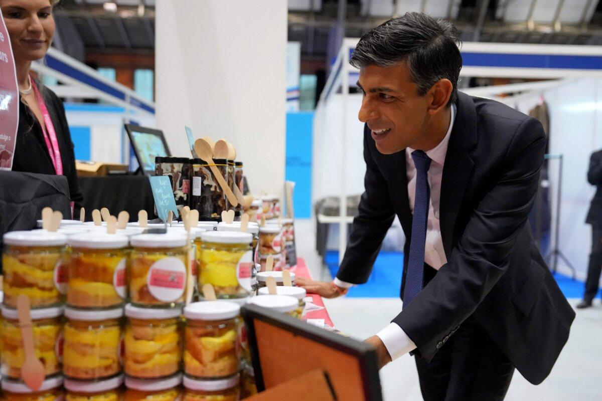 Britain's Prime Minister Rishi Sunak tours the Exhibitor's Hall on day 3 of the Conservative Party Conference in Manchester, England, on Oct. 3, 2023. (Carl Court/POOL/AFP via Getty Images)