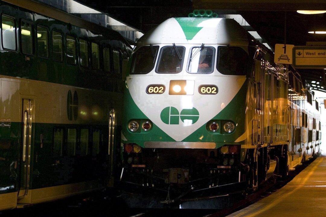 GO Transit Trains, UP Express Stopped at Stations Due to CN Rail System Failure