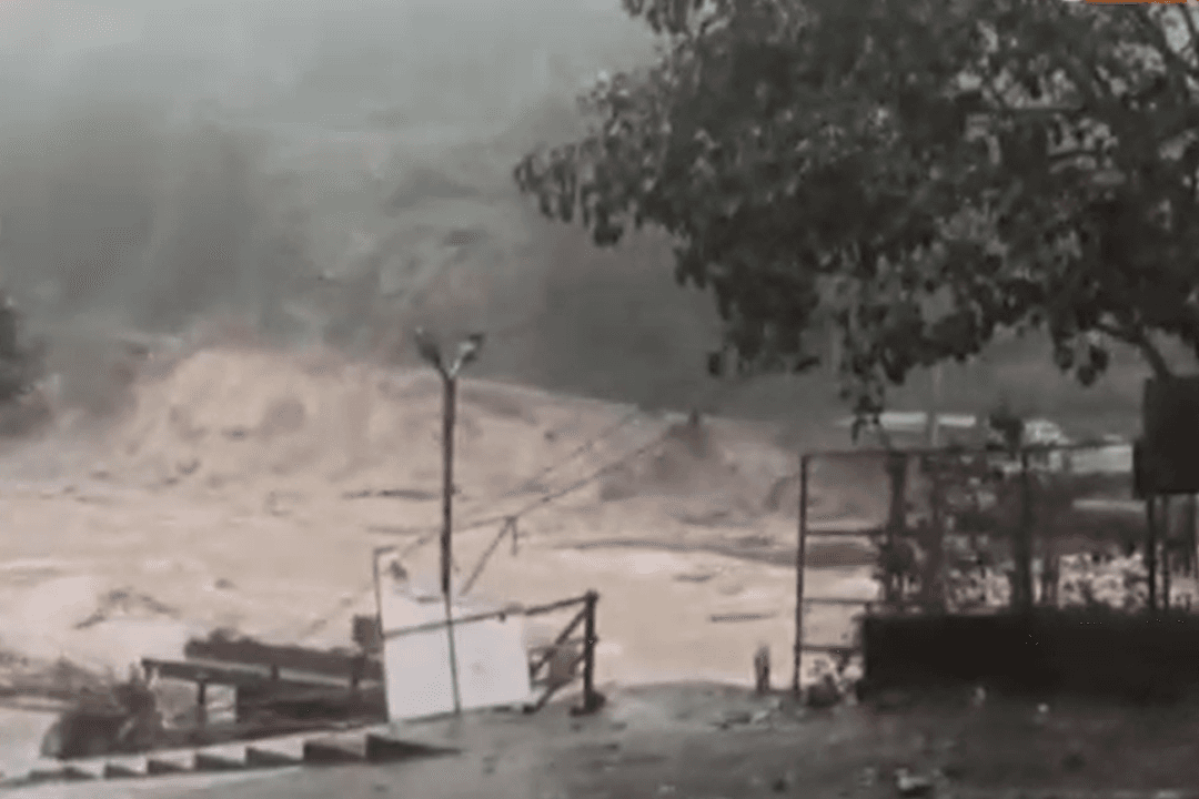 Rain Hampers Search for Indian Soldiers Missing in Flood