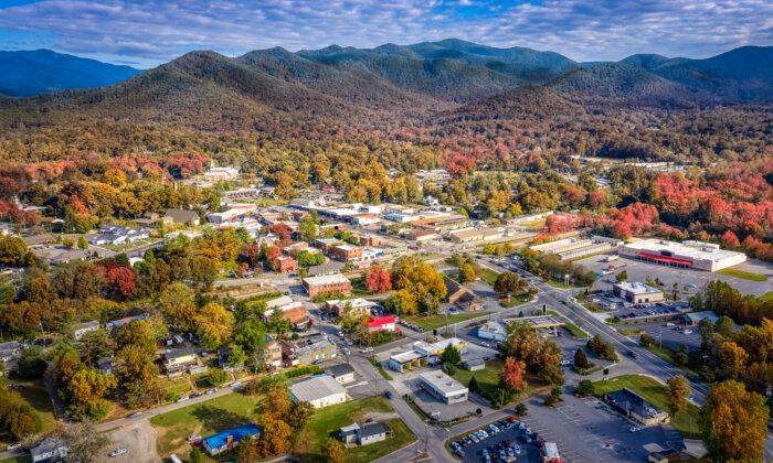 2 North Carolina Destinations Rank Among Best Places to Visit This Fall. Here’s Why