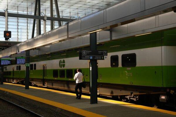 Reason for Rail Outage Still 'Under Investigation' After Thousands Stranded in GTA
