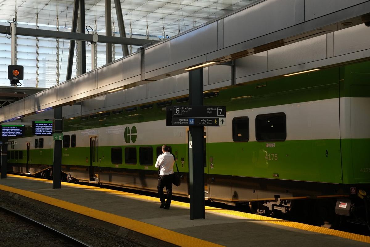 Reason for Rail Outage Still ‘Under Investigation’ After Thousands Stranded in GTA