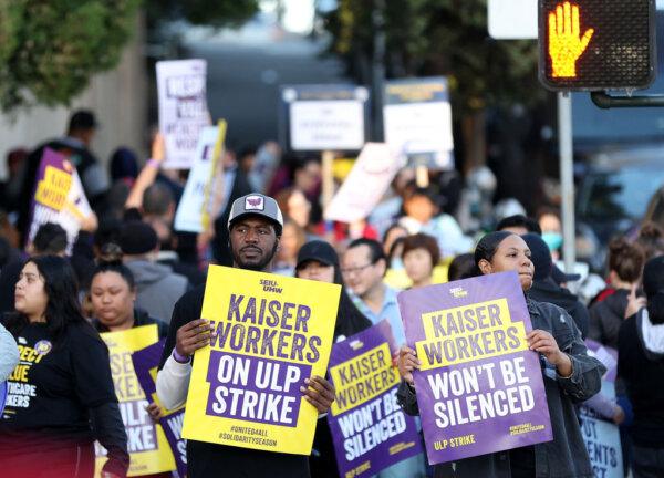 Striking Kaiser Permanente workers hold signs as they march in front of the Kaiser Permanente San Francisco Medical Center in San Francisco on Oct. 4, 2023. (Justin Sullivan/Getty Images)