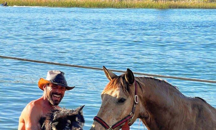 US Marine Veteran Inspires Hope and Breaks Records With Cross-Country Horse Trip