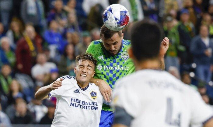 Last-Minute Goal Sends Sounders Past Galaxy, Into Playoffs
