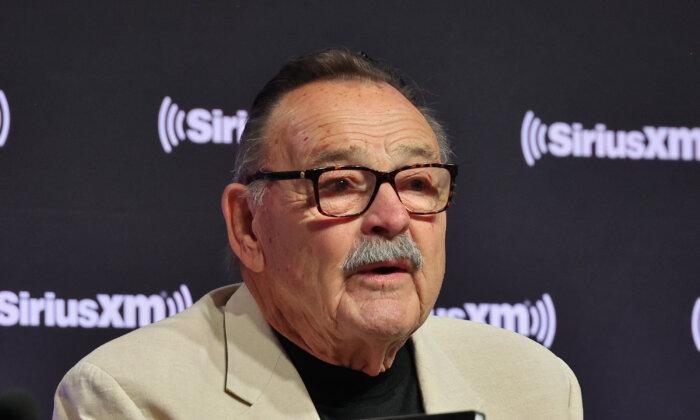 Dick Butkus, Fearsome Hall of Fame Chicago Bears Linebacker, Dies at 80