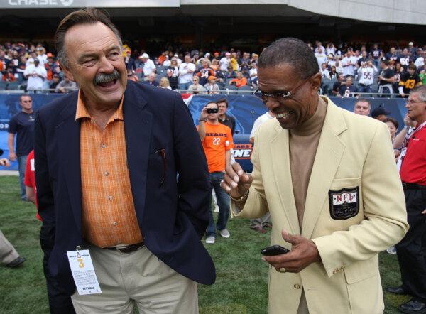 Hall of Fame Chicago Bears Dick Butkus (L) and Gale Sayers chat on the sidelines before a game between the Bears and the Pittsburgh Steelers at Soldier Field in Chicago on Sept. 20, 2009. (Jonathan Daniel/Getty Images)