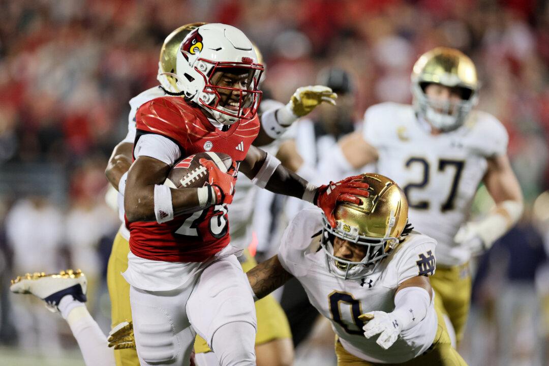No. 24 Louisville Beats No. 10 Notre Dame 33–20, With Jawhar Jordan Running for 143 Yards, 2 TDs