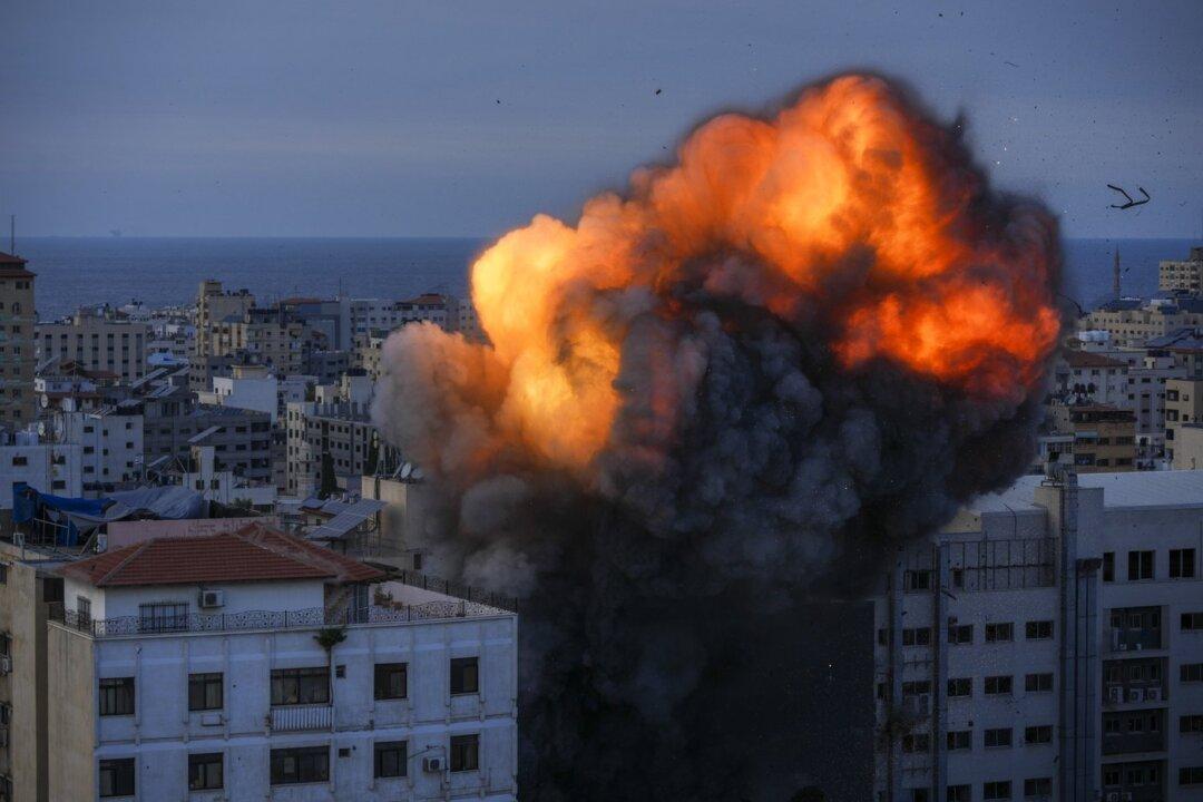 Canadians Stuck in Israel as Flights Are Cancelled, Embassy Closed for Thanksgiving