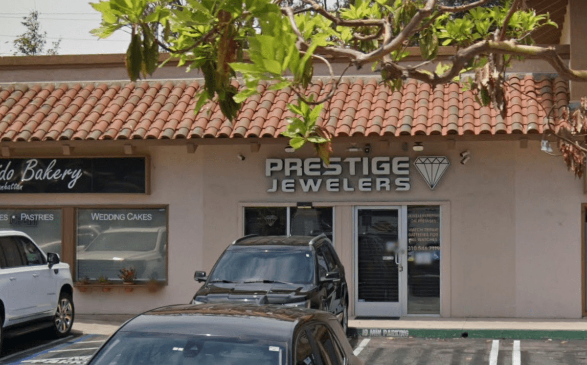 Manhattan Beach Jewelry Store Worker Shoots at Smash-and-Grab Robbers