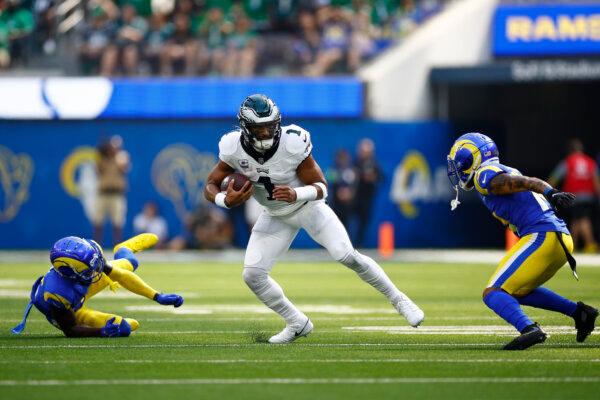 Jalen Hurts (1) of the Philadelphia Eagles runs with the ball in the second quarter against the Los Angeles Rams at SoFi Stadium in Inglewood, Calif., on Oct. 8, 2023. (Ronald Martinez/Getty Images)