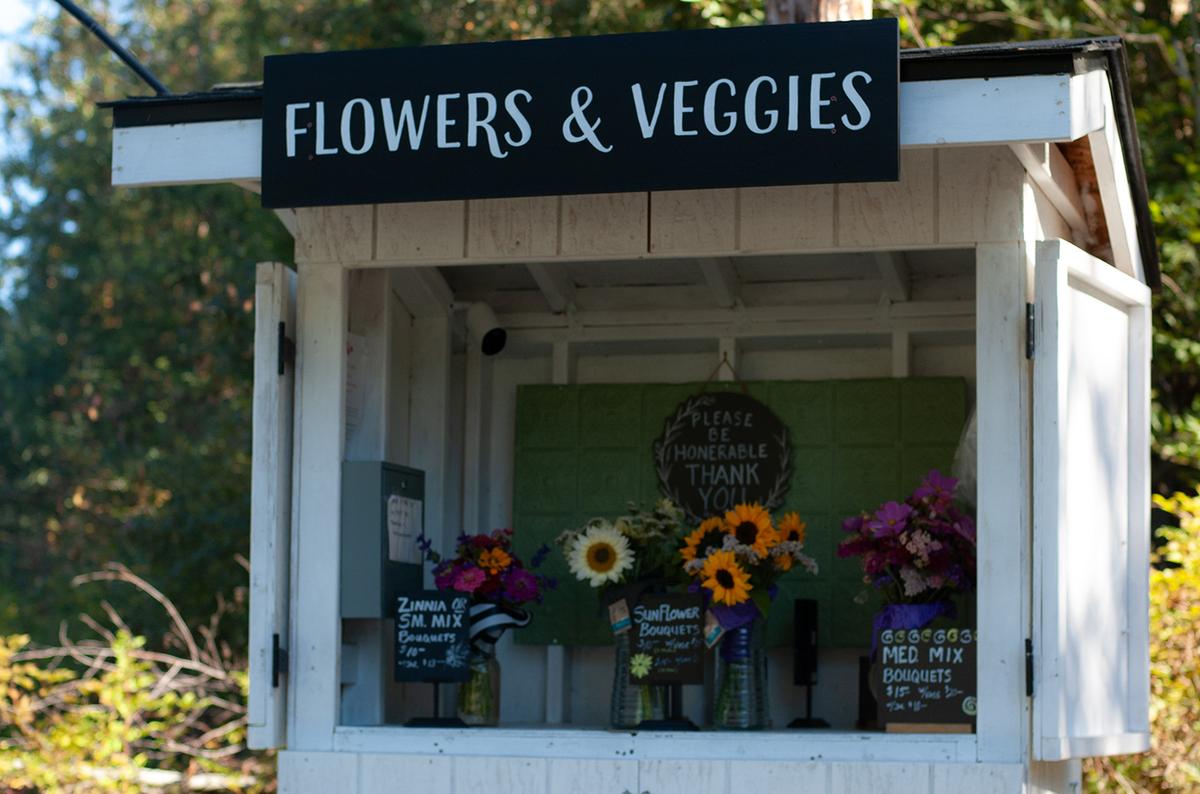 Flower and veggie stand from Shooting Star Garden in Gardiner, Washington. (Jennifer Schneider)