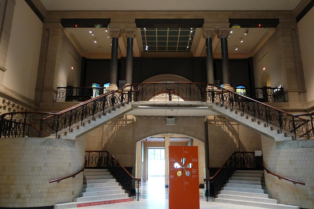 The main stairway of the Cincinnati Art Museum. (<a href="https://commons.wikimedia.org/wiki/File:Stairway_-_Cincinnati_Art_Museum_-_DSC04252.JPG">Daderot</a>/CC BY 1.0)