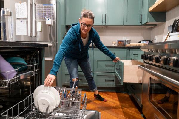 Twin Cities Instagrammer/organizing expert/author Jessica Litman always empties the dishwasher first thing in the morning in her home. (LEILA NAVIDI/TNS)