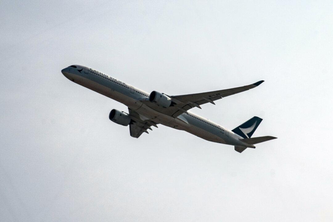 Chinese Military Aircraft Suspected of Using Civilian Plane as Cover in Taiwan Strait