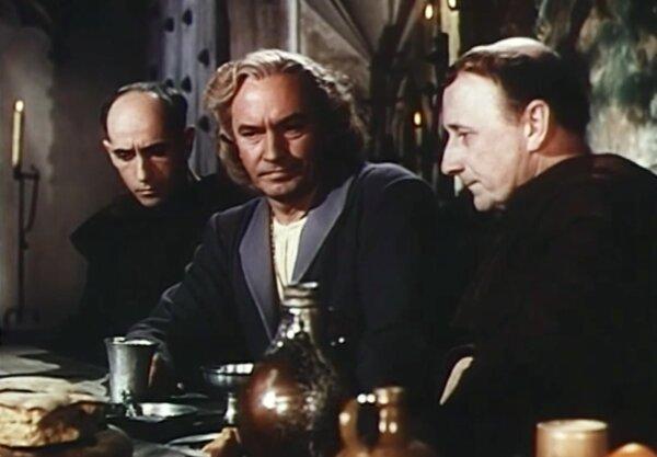 Christopher Columbus (Fredric March, C) and Father Perez (Felix Aylmer, R), in "Christopher Columbus." (Gainsborough Pictures)