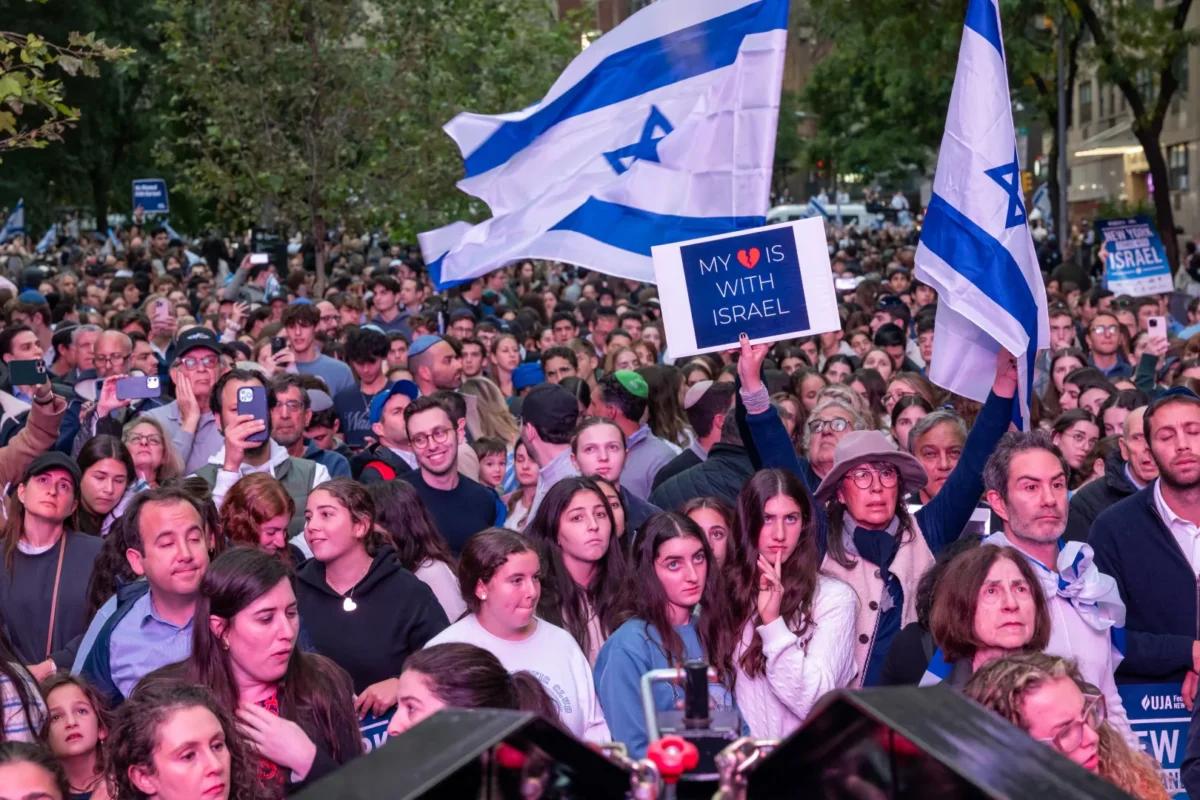 Thousands attend a 'New York Stands With Israel' vigil and rally in New York City on Oct. 10, 2023. (Spencer Platt/Getty Images)