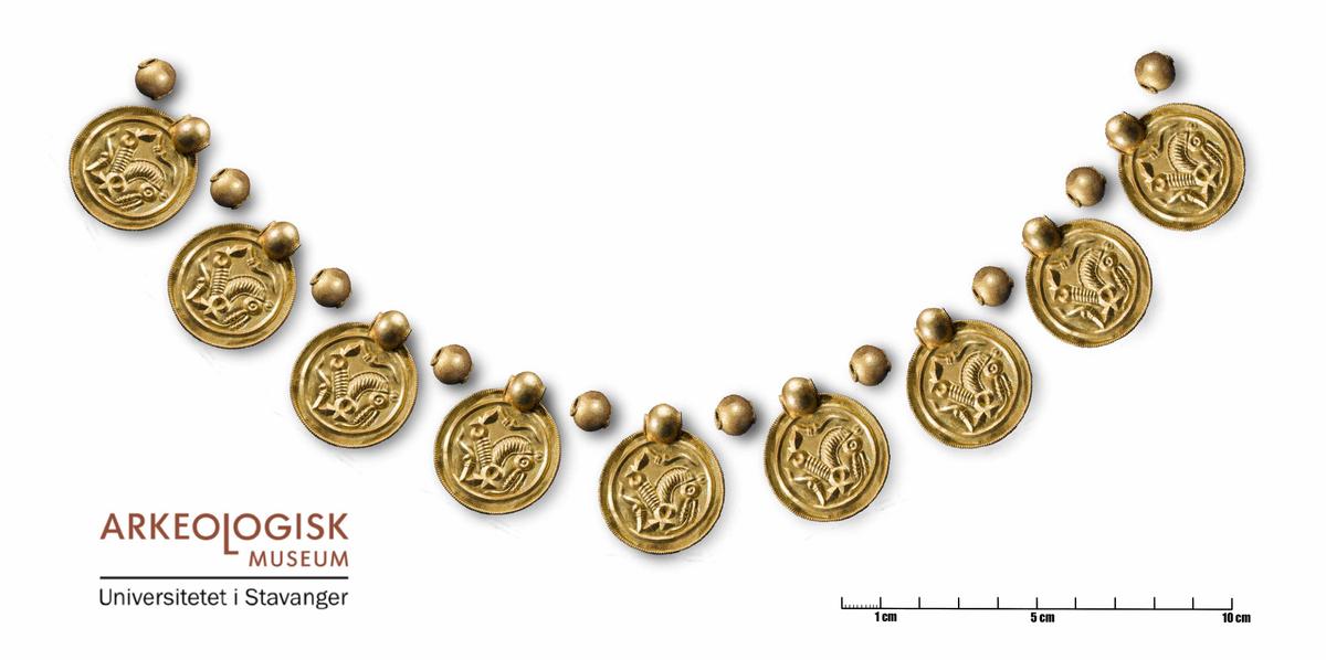 A reconstruction of what the gold necklace probably looked like. The illustration is made by archaeologist Theo Eli Gil Bell. (© Theo Eli Gil Bell – The Museum of Archaeology, University of Stavanger)