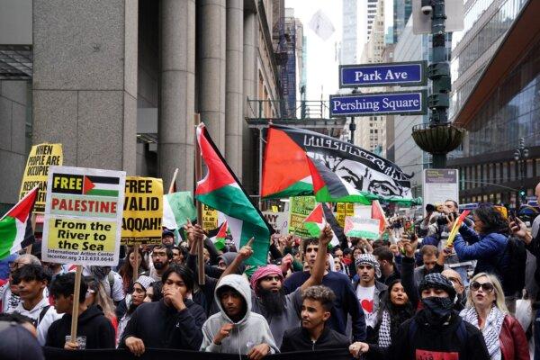 People march in support of Palestinians in New York on Oct. 8, 2023. (Bryan R. Smith/AFP via Getty Images)