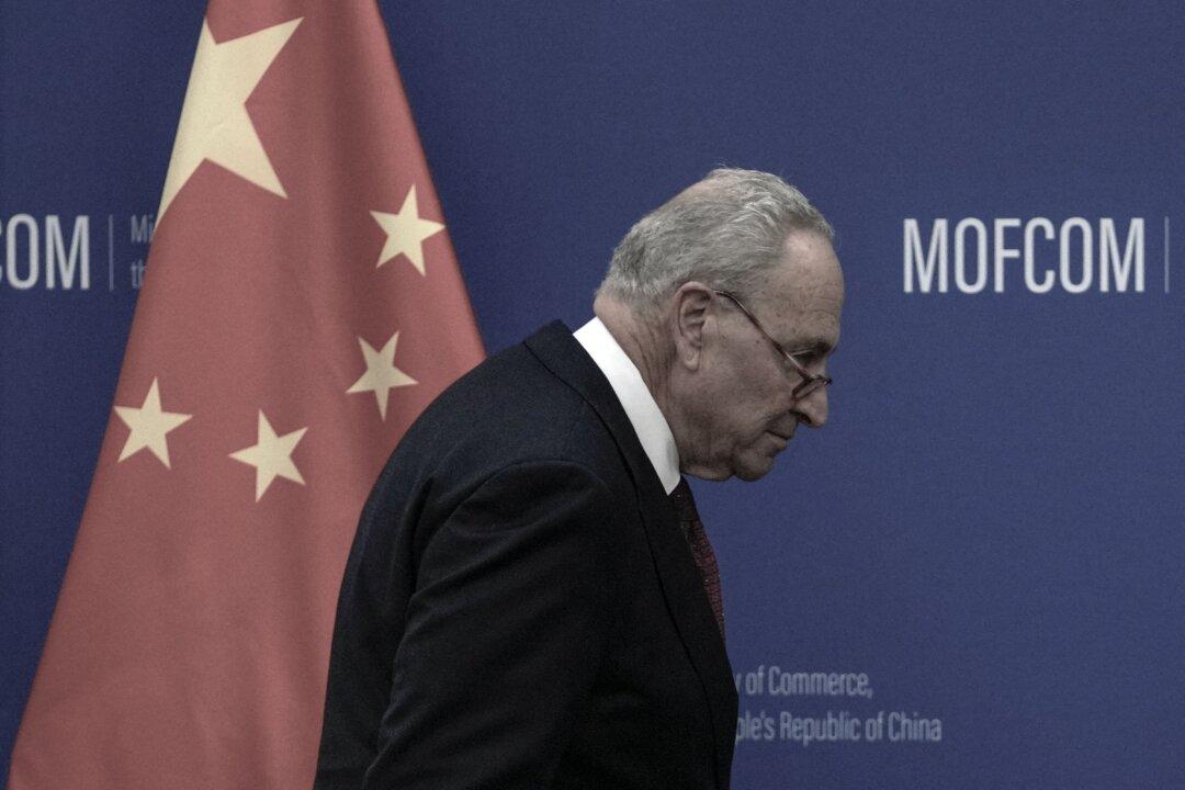 Keep Pressure on China to Condemn Hamas Attacks: Former Senator Doug Jones