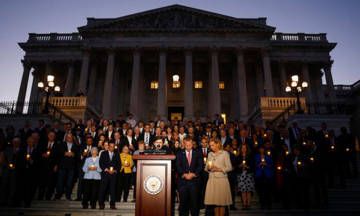 Bipartisan Group of House Lawmakers Hold Candlelight Vigil for Israel