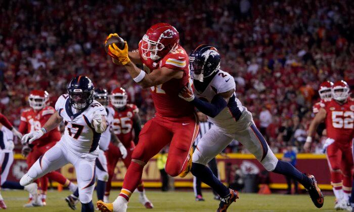 Mahomes Throws TD Pass, Kelce Has Big Game as Chiefs Beat Broncos 19–8
