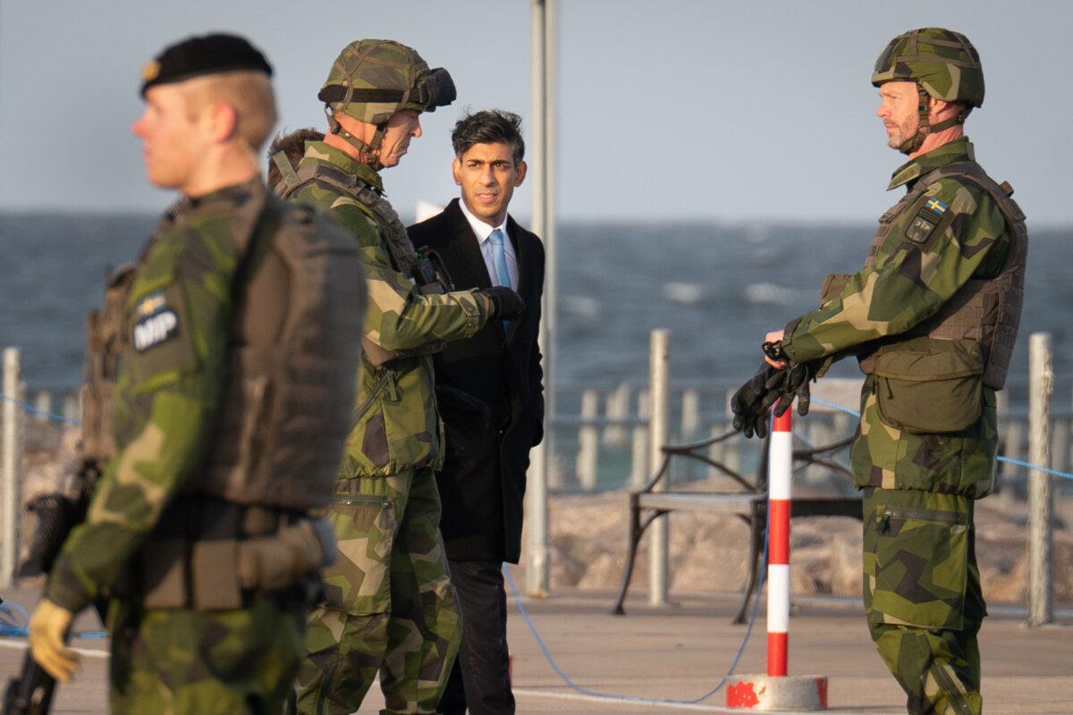 Prime Minister Rishi Sunak joins other political leaders to view military equipment that has been given to Ukraine before they attended the Joint Expeditionary Summit (JEF) on the Baltic island of Gotland, Sweden, on Oct.13, 2023. (Stefan Rousseau/PA)