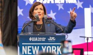 Hochul Supports Suspending NYC's 'Right to Shelter' Mandate Amid Immigration Crisis