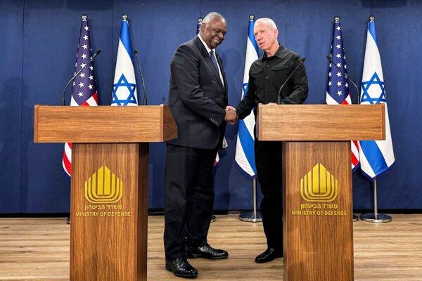 US Secretary of Defense Lloyd Austin (L) shakes hands with Israel's Defence Minister Yoav Gallant after a joint press conference in Tel Aviv on Oct. 13, 2013. (W.G. Dunlop/AFP via Getty Images)