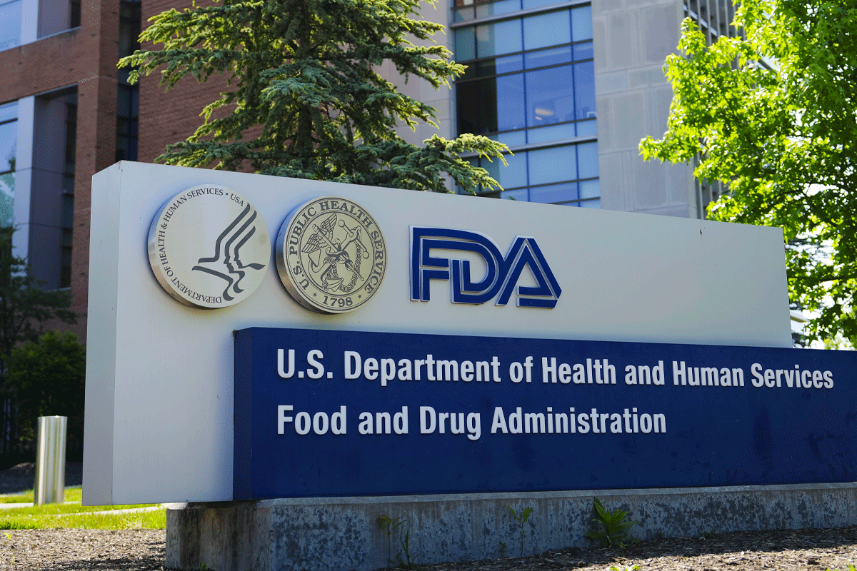 Высшие должностные лица FDA получили работу в компании Moderna после того, как сыграли ключевую роль в лицензировании вакцин от COVID-19
