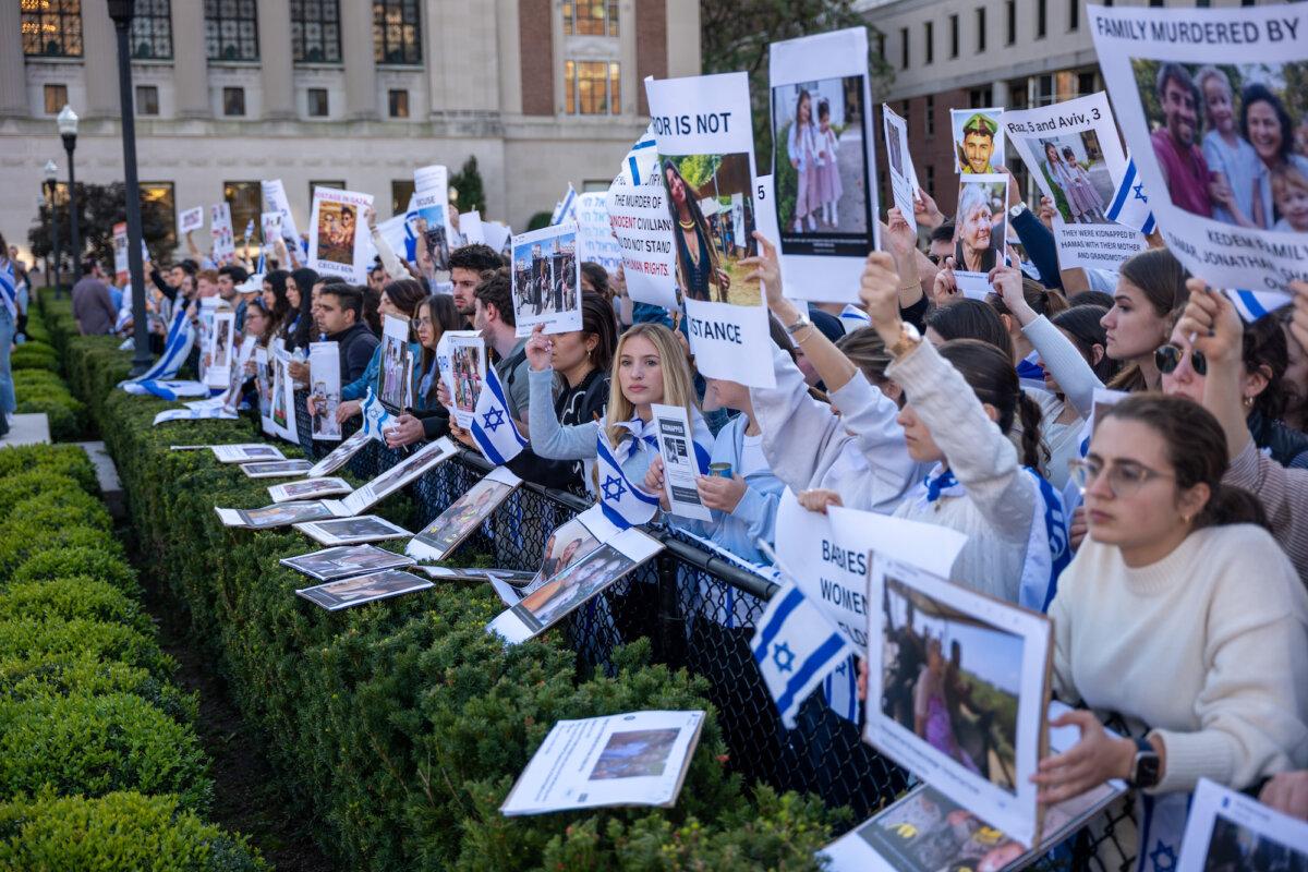 Columbia students participate in a rally in support of Israel in response to a neighboring student rally in support of Palestine at the university on Oct. 12, 2023. (Spencer Platt/Getty Images)