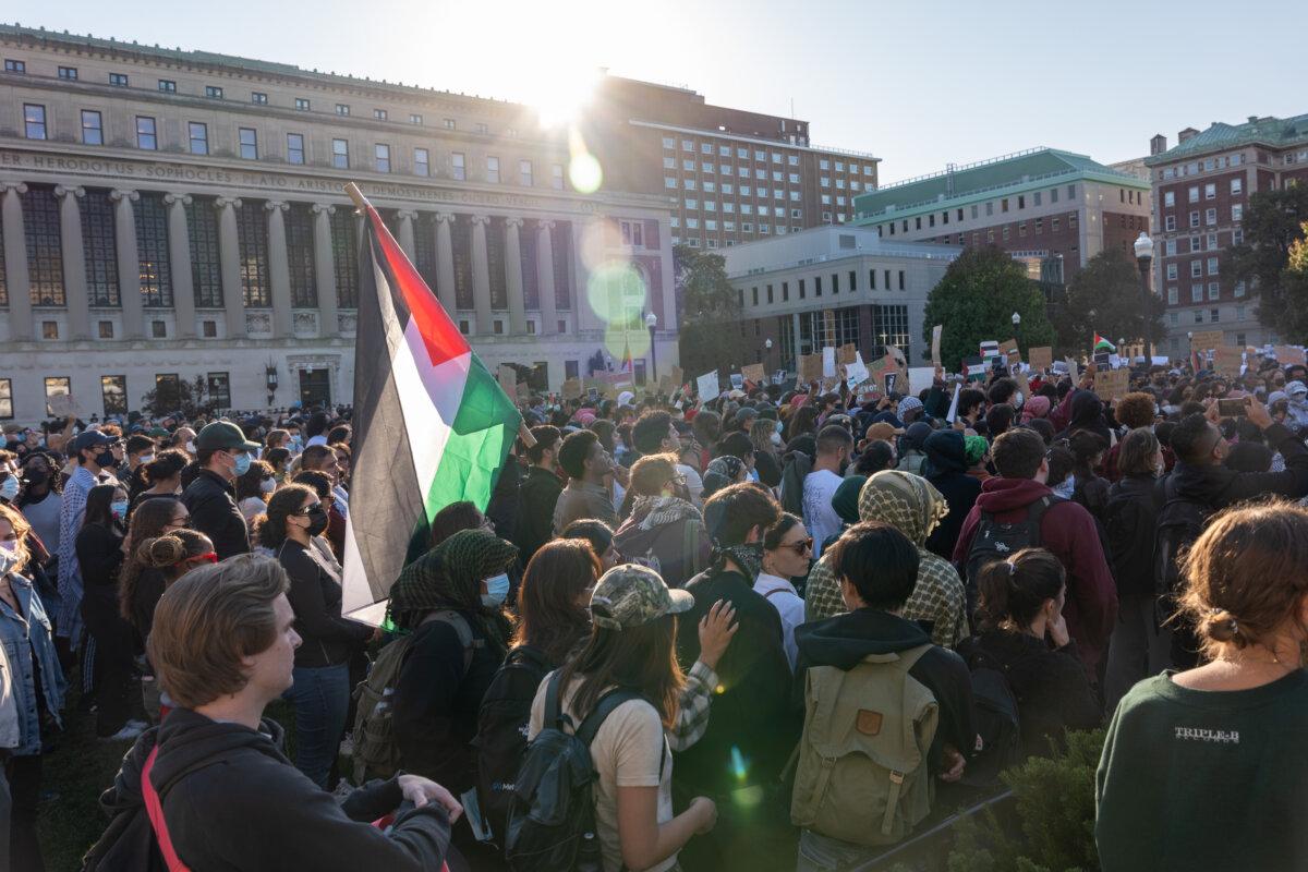 Columbia students participate in a rally in support of Palestine at the university in New York on Oct. 12, 2023. (Spencer Platt/Getty Images)