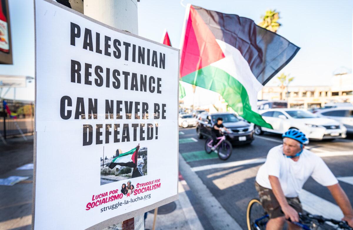 Protesters wave Palestinian and Latin American flags in support of Palestinians and Hamas in Los Angeles on Oct. 12, 2023. (John Fredricks/The Epoch Times)