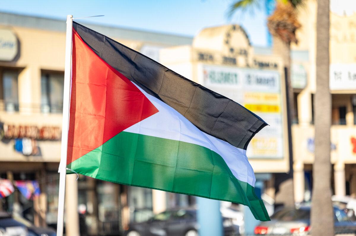 Protesters wave Palestinian flags in support of Palestinians in Los Angeles on Oct. 12, 2023. (John Fredricks/The Epoch Times)