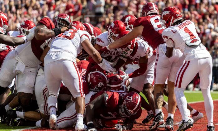 No. 11 Alabama Holds Off Arkansas, Wins 24–21 to Stay Undefeated in SEC