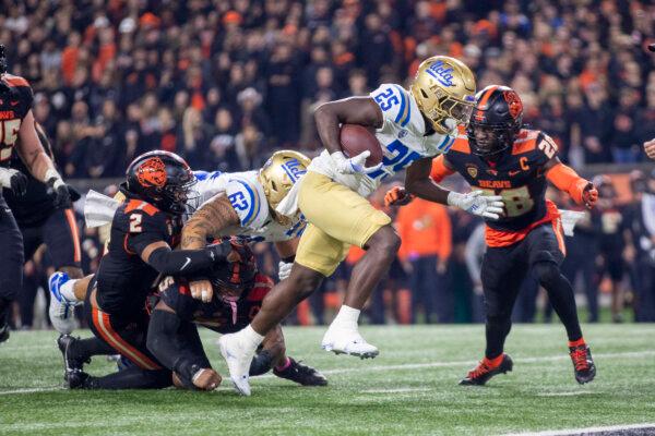 Running back TJ Harden (25) of the UCLA Bruins runs for a touchdown against the Oregon State Beavers during the second half at Reser Stadium in Corvallis, Ore., on Oct. 14, 2023. (Tom Hauck/Getty Images)