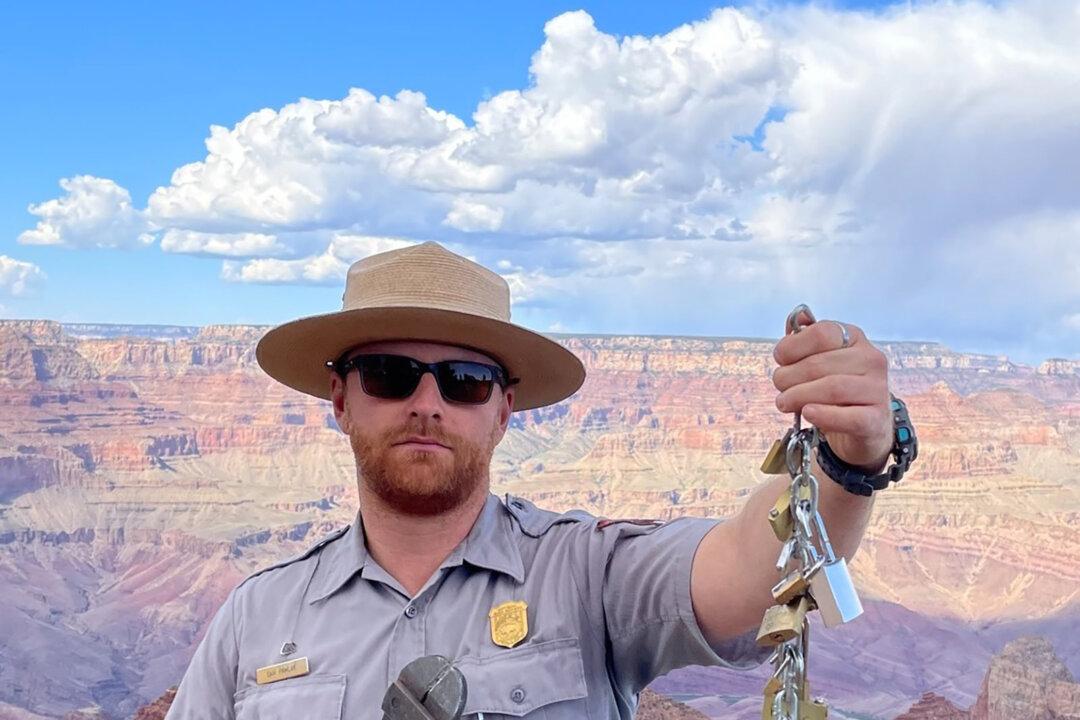 ‘Love Locks’ May Be From the Heart, but Grand Canyon Ranger Says They’re Heartless to Wildlife