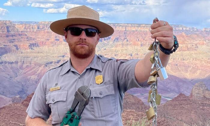 ‘Love Locks’ May Be From the Heart, but Grand Canyon Ranger Says They’re Heartless to Wildlife