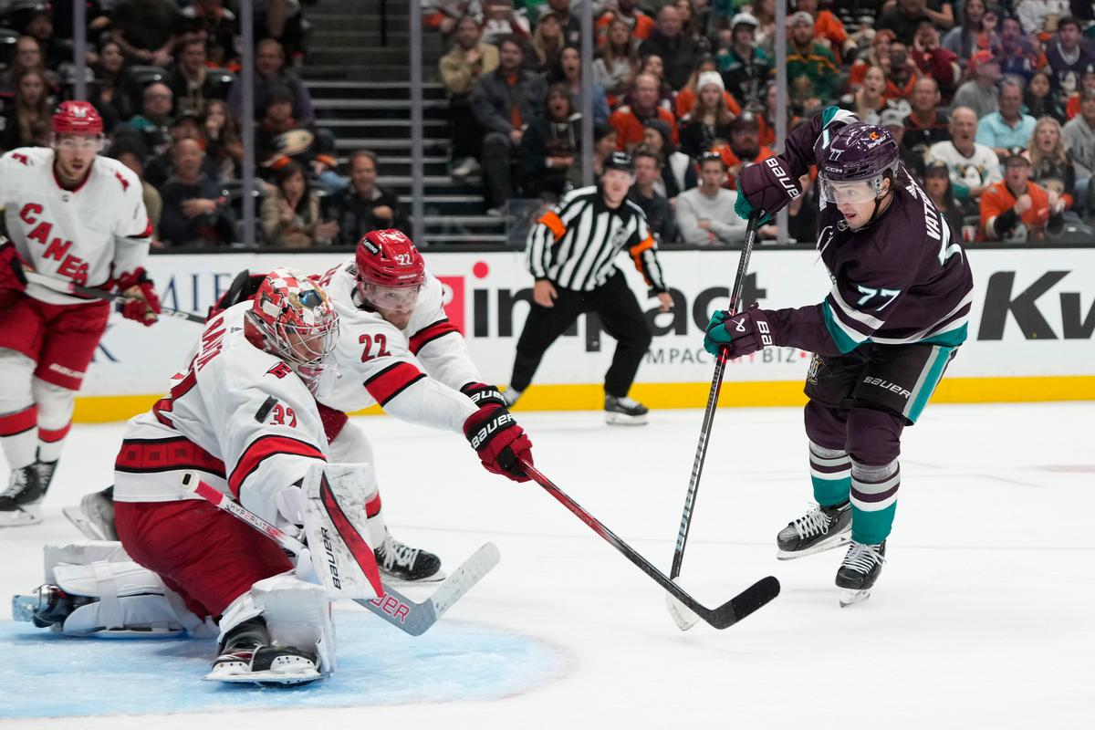Ducks Vatrano Gets Hat-Trick and Mintyukov Scores 1st Ever in 6–3 Win Over Hurricanes