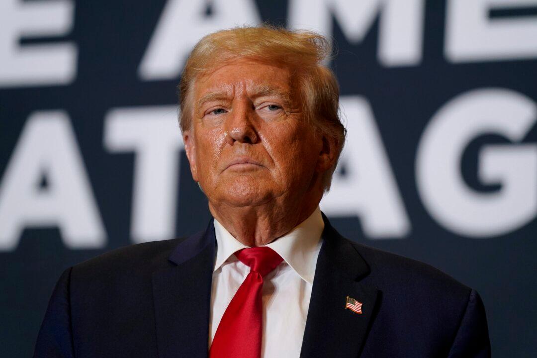 Trump Extends Lead in Iowa as DeSantis and Haley Scrap for 2nd: Poll