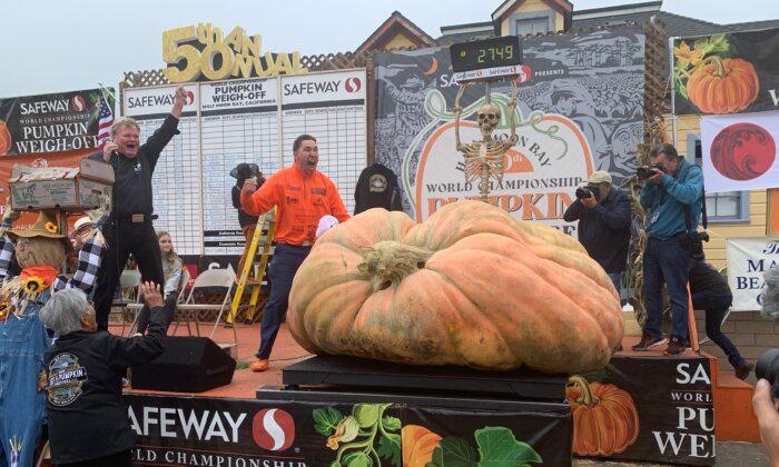 Pumpkin Breaks Record at Half Moon Bay’s 50th Annual World Championship Weigh-Off