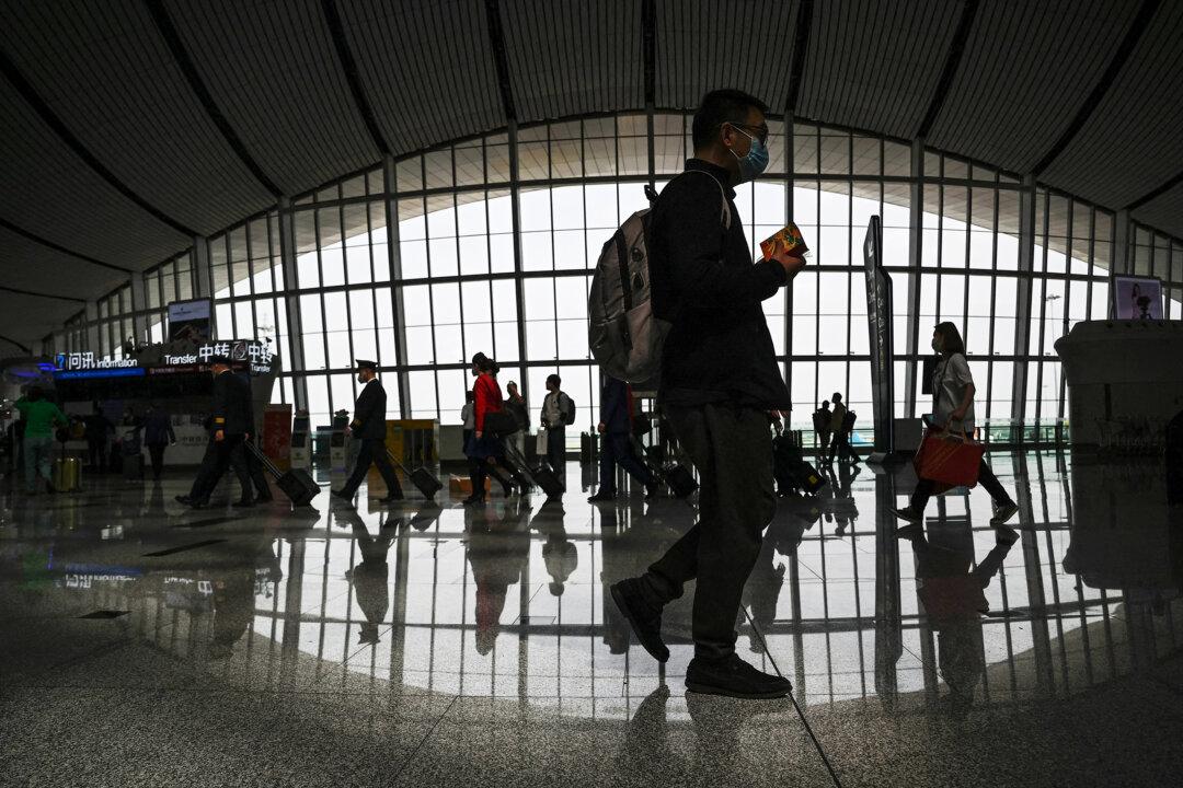 ANALYSIS: China’s Wealthy Fleeing Amid Economic Downturn, CCP’s Clampdown on Capital Flight