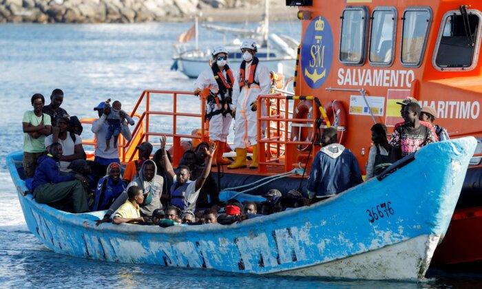 Over 8,500 Migrants Reach Spain’s Canary Islands in 2 Weeks: Ministry Data