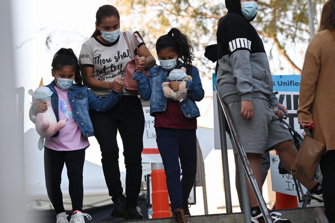 Medical Conference Cancels Keynote Over Professor’s Opposition to Child Masking, COVID Vaccines