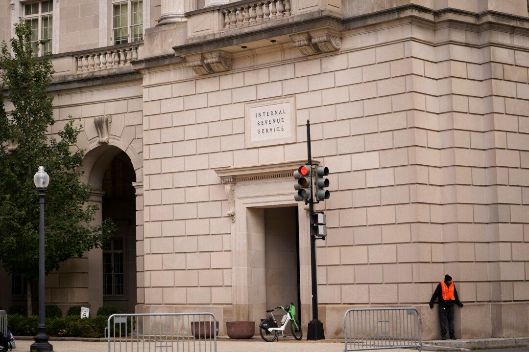 IRS Halted Surprise Visits to Taxpayers’ Homes After Pressure From GOP’s ‘Weaponization’ Panel: Report